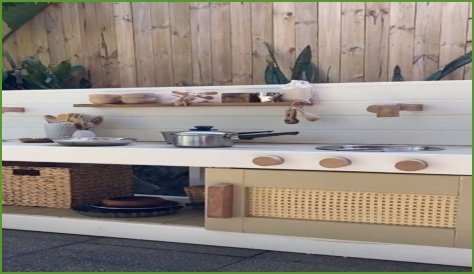 NSW mum uses Bunnings supplies to make kids kitchen